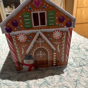 Gingerbread puzzle with metal box